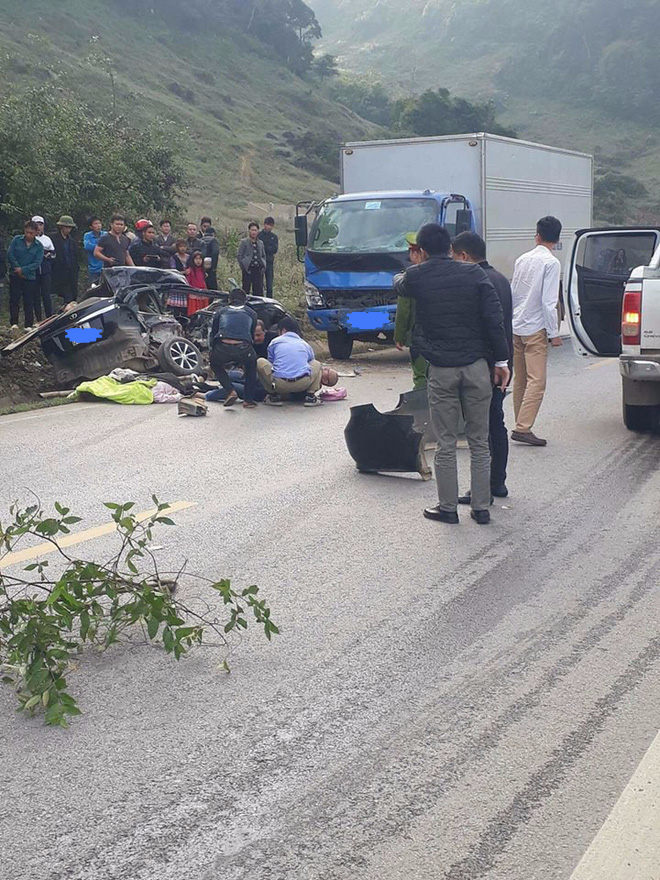 son la xe con va cham voi xe tai 3 nguoi trong mot gia dinh thiet mang