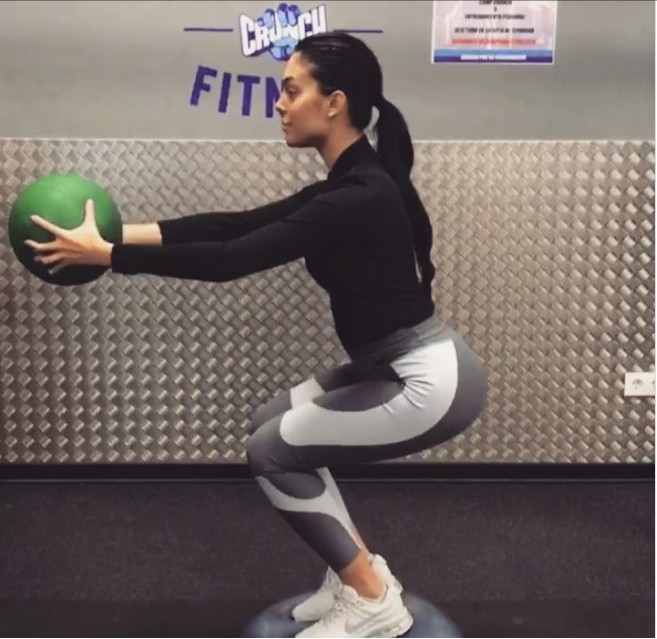 8 ngay sau sinh ban gai ronaldo da lao ngay vao phong tap gym