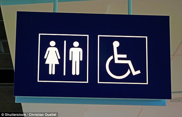 bo dan con gai vao nha ve sinh nu nguoi me tuc gian tao nen cuoc tranh cai gay gat