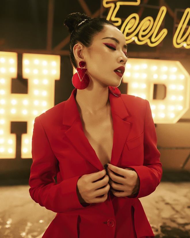 khong ai cam chi pu di hat chi xin co hay bot gong minh