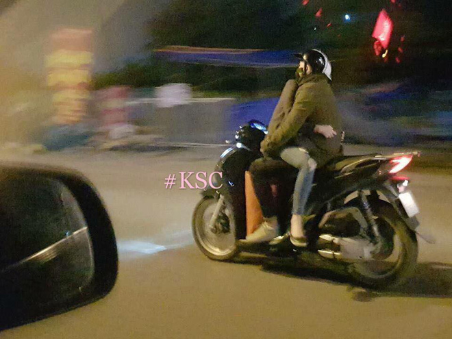 khoanh khac chay xe may cua doi ban tre khien nguoi ta kinh ngac