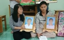 hai con chet tham sau tai nan giao thong nguoi me tre mang thuong tat 53 dang clip cau cuu vi cong an khong khoi to vu an