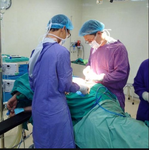 vu hai nhom no sung hon chien khien co gai thung dai trang tai ha noi cong an trieu tap mot so doi tuong