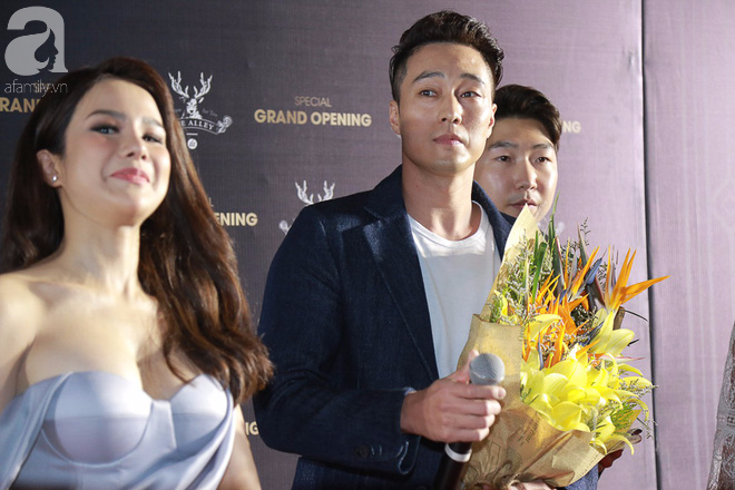 quy ong doc than so ji sub xuat hien cuc ky dien trai lien tuc vay chao nguoi ham mo viet