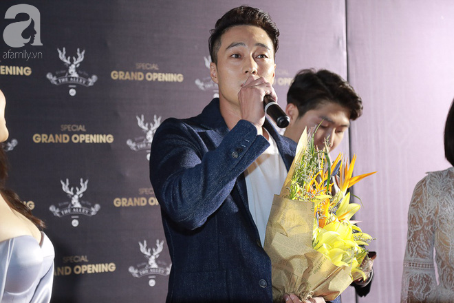 quy ong doc than so ji sub xuat hien cuc ky dien trai lien tuc vay chao nguoi ham mo viet