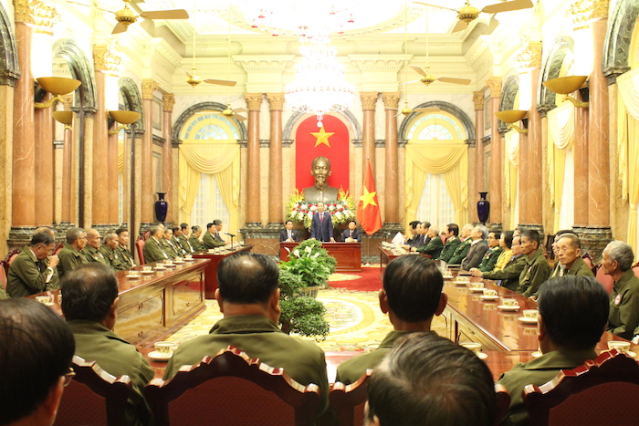 chu tich nuoc tiep da i bie u lao co cong voi cach mang viet nam