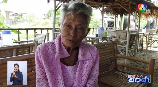 cu ba ba dao tay khong quat con ran toi tap o thai lan dung co ma bat chuoc toi