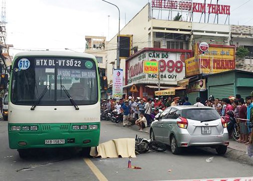 co gai mo cua o to khong quan sat gay tai nan chet nguoi o sai gon