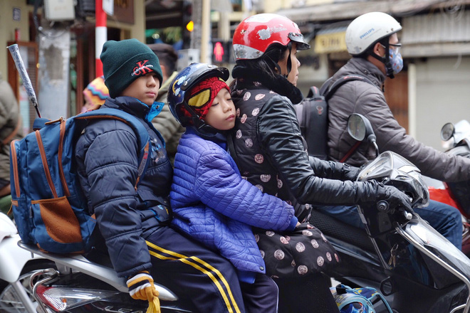 chum anh nguoi ha noi co ro xuong pho trong cai lanh ky luc tu dau mua