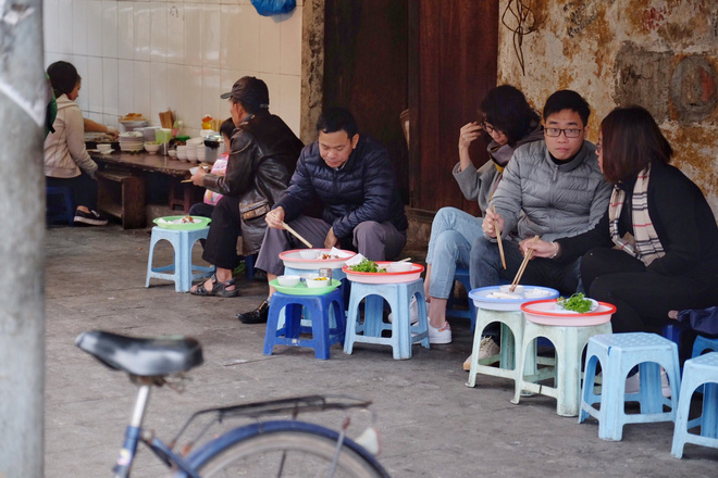 chum anh nguoi ha noi co ro xuong pho trong cai lanh ky luc tu dau mua