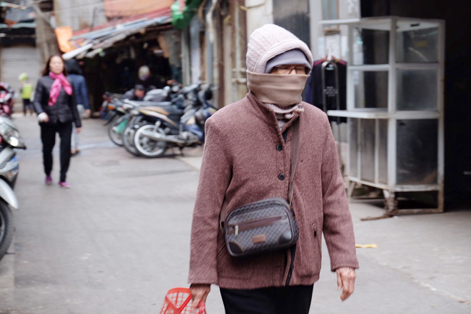 chum anh nguoi ha noi co ro xuong pho trong cai lanh ky luc tu dau mua