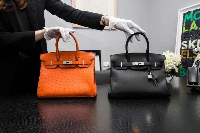 kham pha khong gian ben trong cua hang cam do hang dau new york noi co ban nhung chiec tui birkin va dong ho rolex hiem co nhat