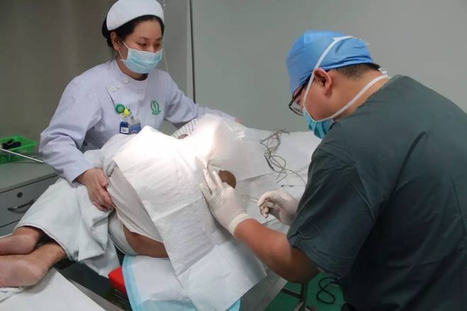 cuoc sinh no khong tieng khoc tre con va dem ay hanh dong cua nguoi me khien nu y ta chet lang