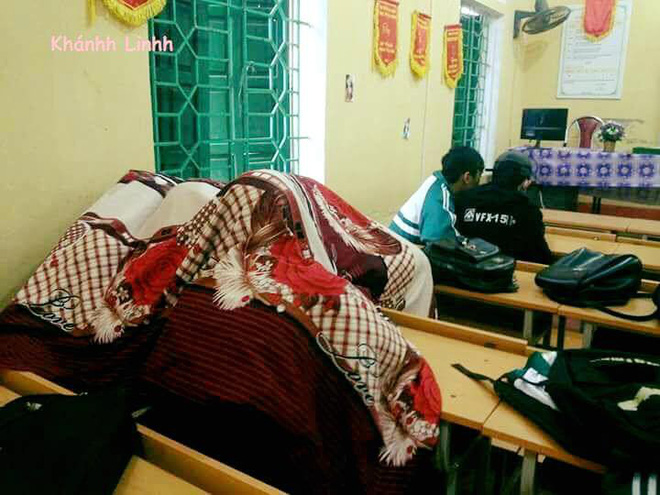 mien bac tro lanh hoc sinh thi nhau vac chan di hoc cho bang ban bang be