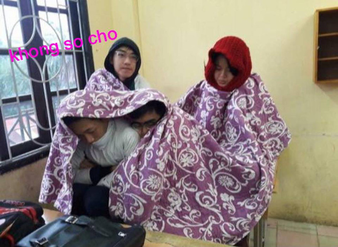 mien bac tro lanh hoc sinh thi nhau vac chan di hoc cho bang ban bang be