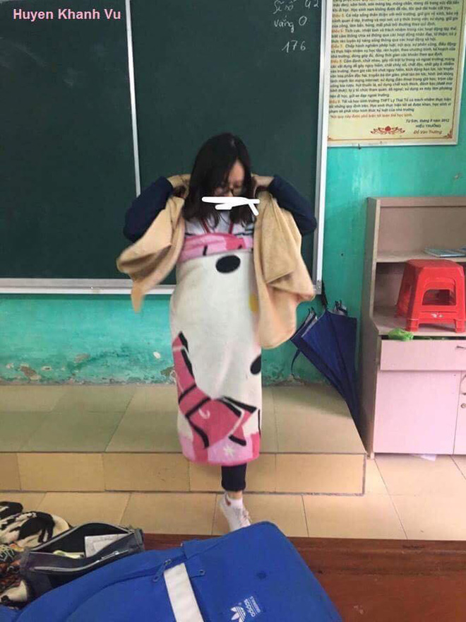 mien bac tro lanh hoc sinh thi nhau vac chan di hoc cho bang ban bang be