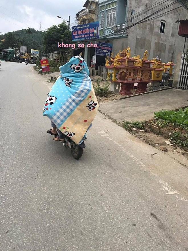 mien bac tro lanh hoc sinh thi nhau vac chan di hoc cho bang ban bang be