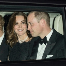 Bí mật đằng sau chiếc vòng cổ Công nương Kate đeo trong bữa tiệc kỉ niệm 70 năm ngày cưới của Nữ hoàng Anh
