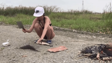 mac bikini kich ca dien co gai xinh dep khien dan mang thi nhau ban tan