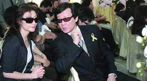 chuyen doi ky la cua nam dien vien dai loan co hai vo cung chung song hoa thuan