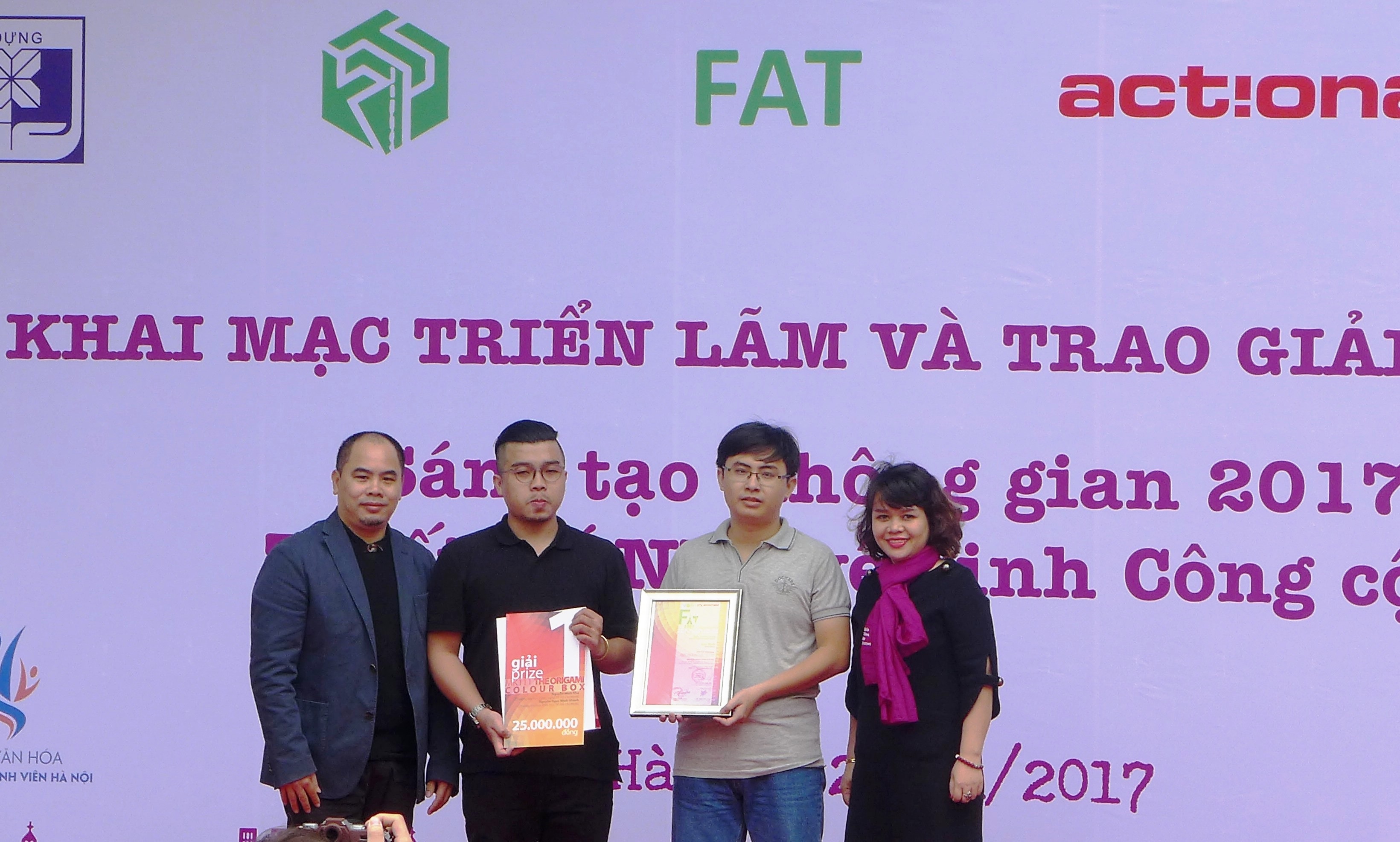 cung cac kien truc tre sang tao nha ve sinh cong cong an toan cho phu nu tre em gai