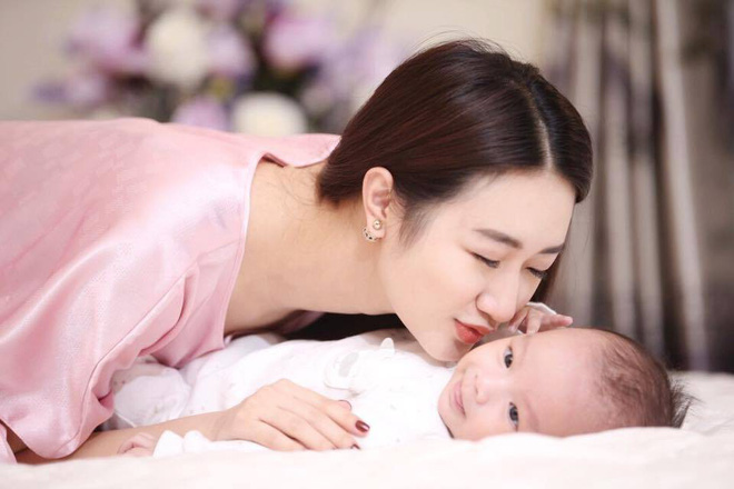 hoa hau thu ngan dep nhu thieu nu ben con trai moi sinh