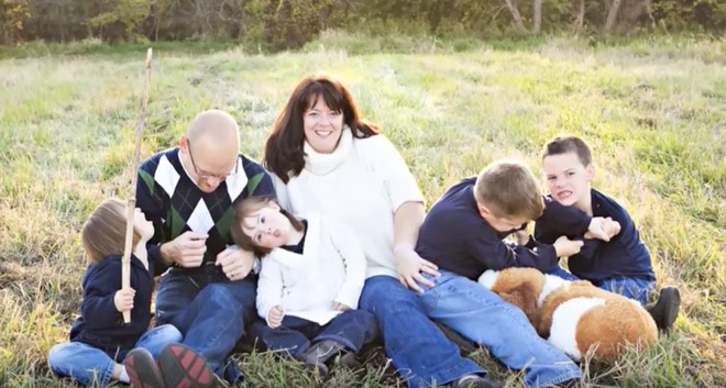 nhan nuoi dua tre tu co nhi vien cap vo chong phat hien nha bi pha hoai vi ly do dau long