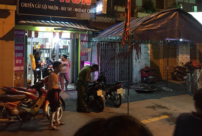 tphcm di mua banh be trai 6 tuoi bat ngo bi nguoi dan ong nghi tam than dung dao dam chet