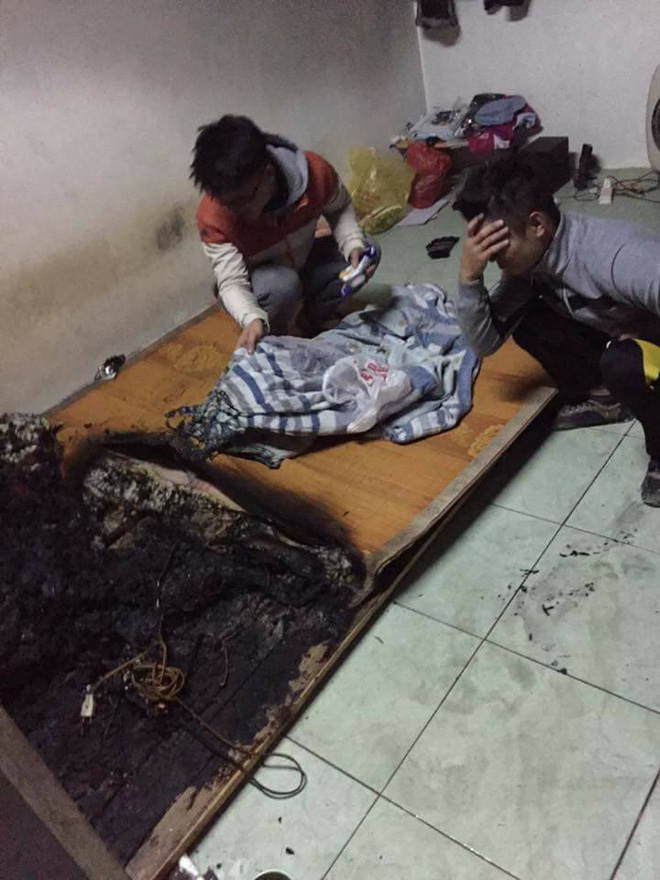 nam sinh luoc dua chay ca noi cam sac pin chay luon phong tro