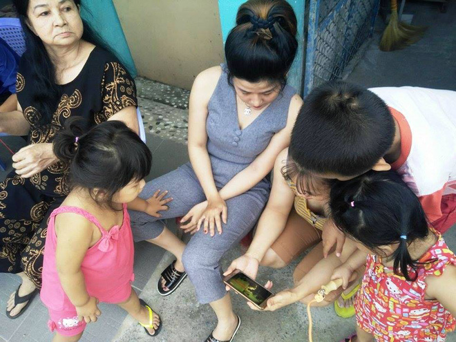 nguoi dan xung quanh truong mam xanh truoc toi goi con thay bi chay mau mui gay tay toi so qua goi di noi khac