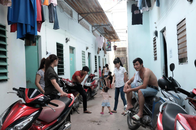 nguoi dan xung quanh truong mam xanh truoc toi goi con thay bi chay mau mui gay tay toi so qua goi di noi khac