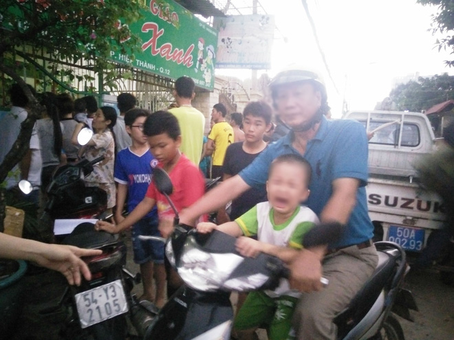 nguoi dan xung quanh truong mam xanh truoc toi goi con thay bi chay mau mui gay tay toi so qua goi di noi khac
