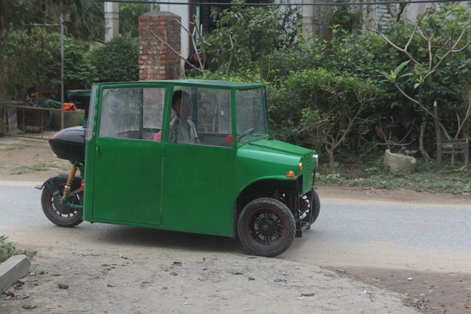 nghe an nguoi dan ong tu che xe o to dien gia 15 trieu dong de cho con gai di hoc moi ngay
