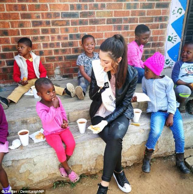 ve dep nong bong cua tan hoa hau hoan vu the gioi 2017