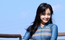 hoa hau the hinh bikini han quoc lai gay sot vi ve sexy