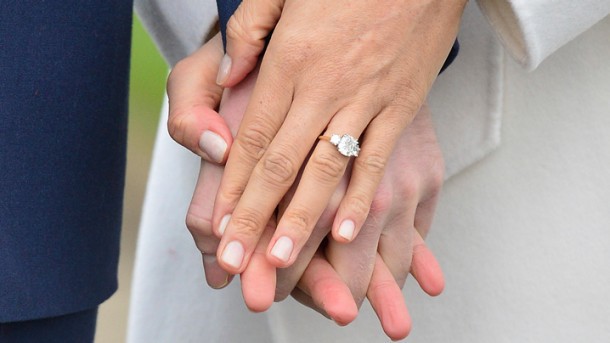 diem lai nhung khoanh khac lich su cua moi tinh co tich giua hoang tu harry va hon the meghan markle