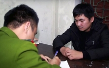 vu tong cu ong vang xa 5m roi bo chay tai xe den cong an dau thu