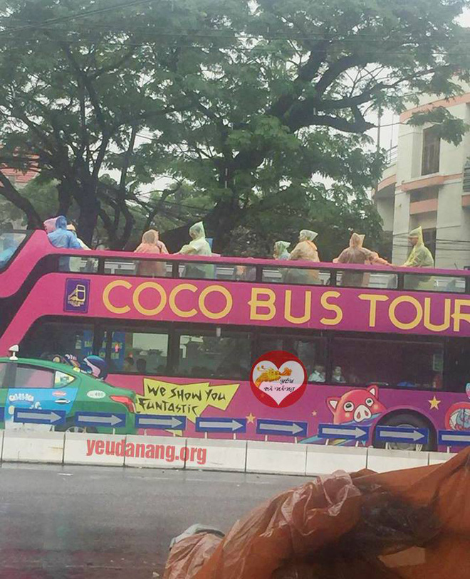 gioi tre da nang hen ho di xe buyt mui tran duoi mua sau khi xem 1 buc anh