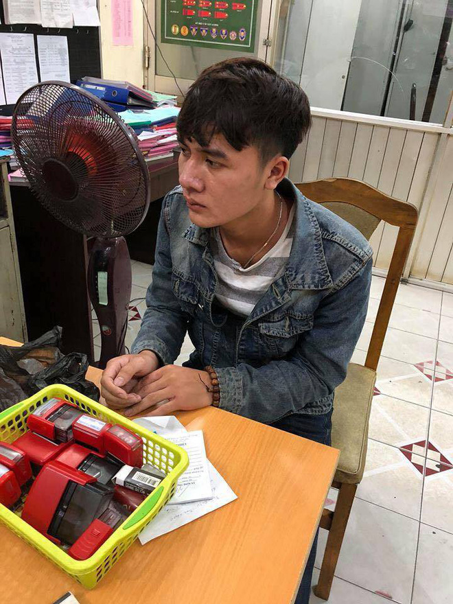 rao ban tien gia tren mang xa hoi nam thanh nien mang tien am phu di giao dich