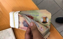 rao ban tien gia tren mang xa hoi nam thanh nien mang tien am phu di giao dich