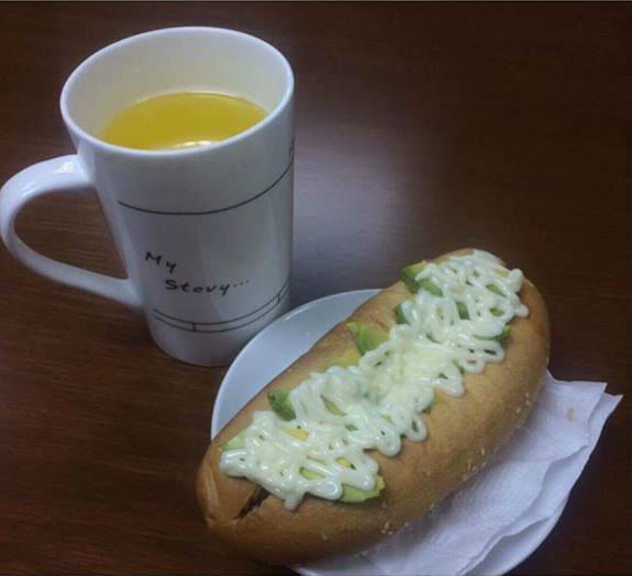 vua review hotdog khong ngon co nang bi chu quan tan cong facebook doa dan anh ngoai cua de nhan vien cach mat