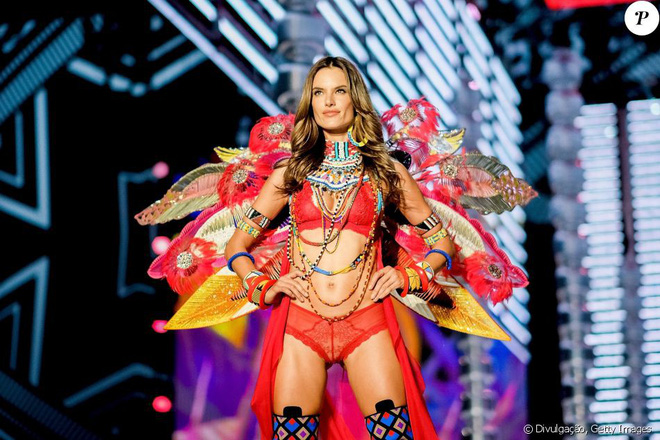 thien than alessandra ambrosio muon hon ronaldo cuoi neymar