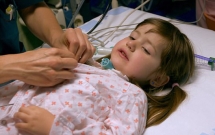 boi loi nguyen tu luc moi sinh be gai 3 tuoi moi khi ngu lai co the tat tho va ra di vinh vien