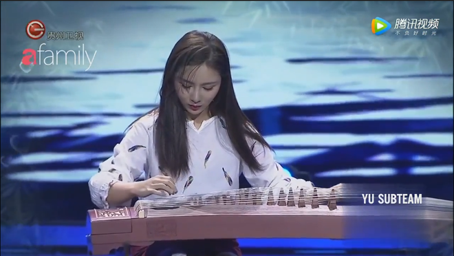 len san khau hat ma quen loi co gai xinh dep van cuop duoc nam than ve nha