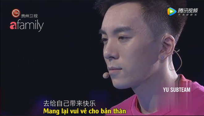 len san khau hat ma quen loi co gai xinh dep van cuop duoc nam than ve nha