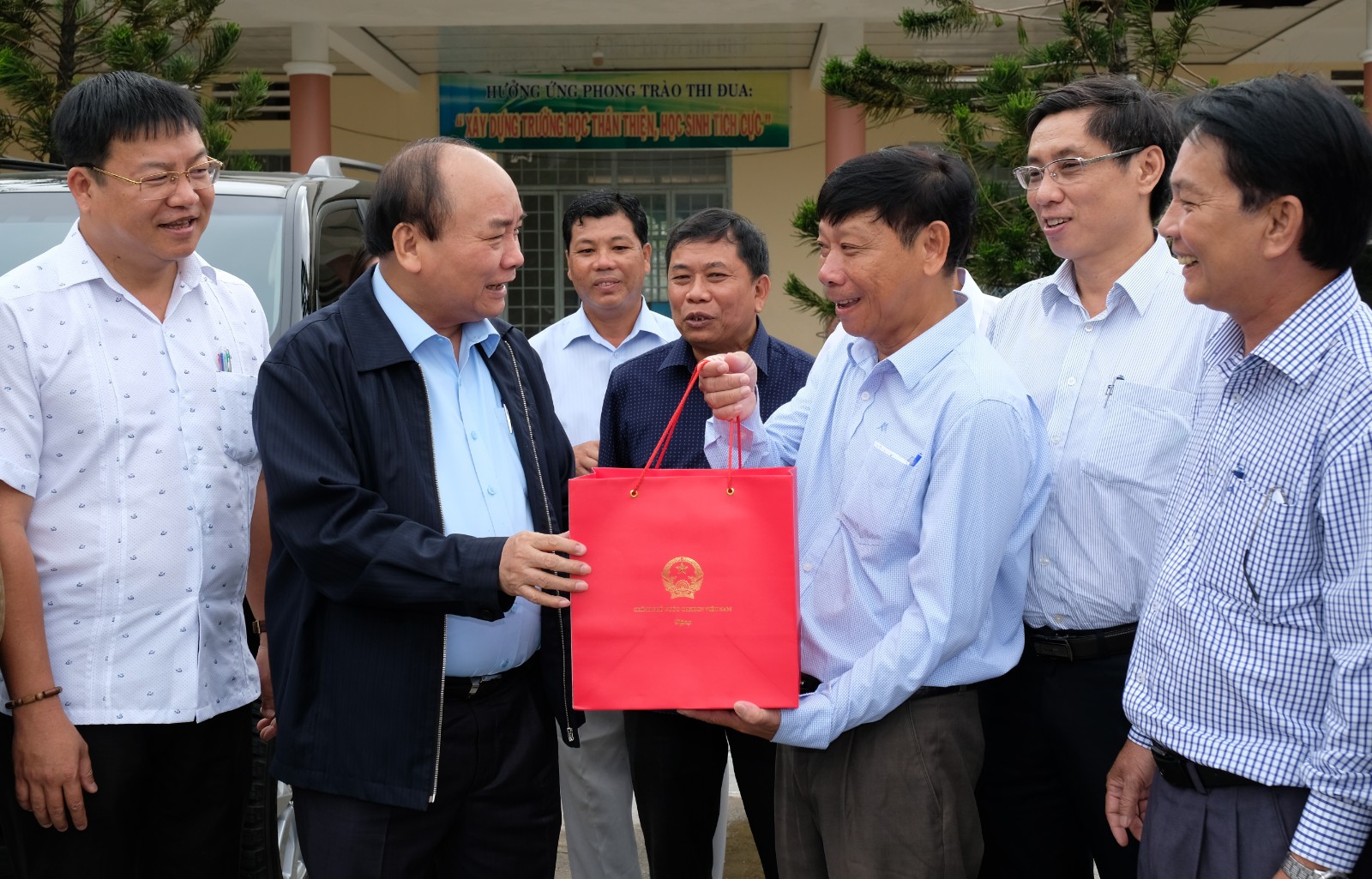 thu tuong yeu cau xu ly hang hai san ton dong