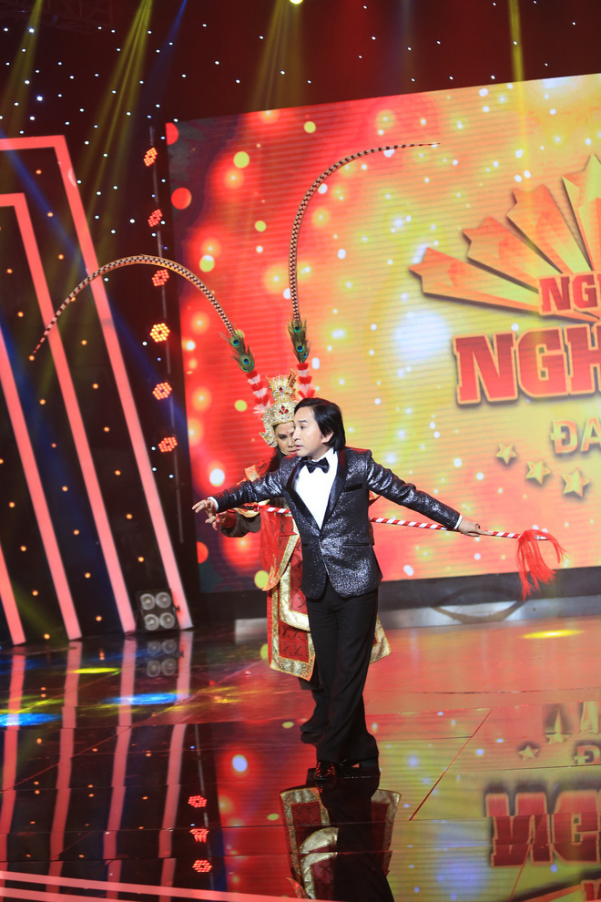 dung giua dan fan nhi suyt nua khong nhan ra duoc viet huong la ai