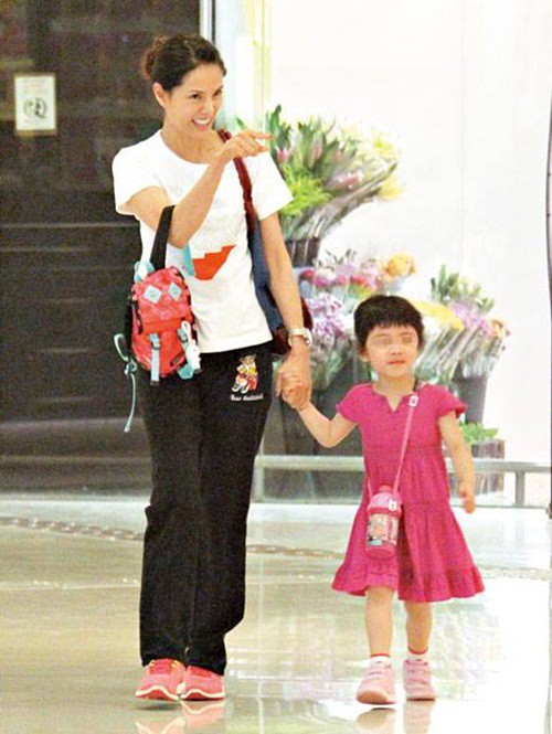 ho la nhung nu nghe si da bo tat ca de chay theo tinh yeu va nhan lai cai ket khien ai cung xot xa