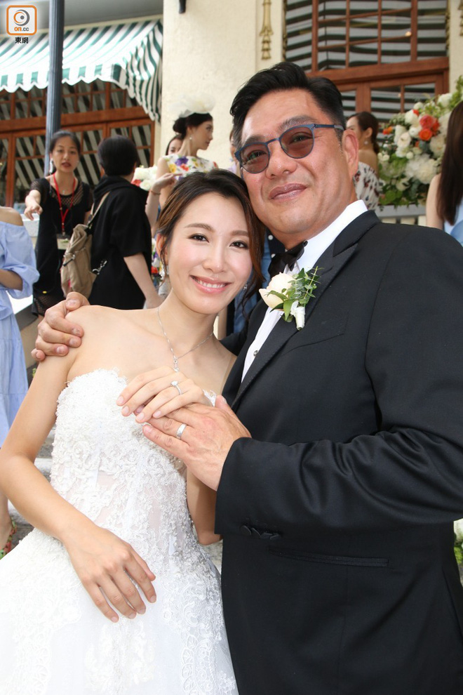 my nhan tvb chuyen vai a hoan doi doi song nhu ba hoang nho lay dai gia dang tuoi bo
