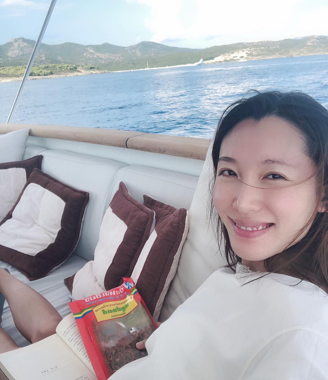 my nhan tvb chuyen vai a hoan doi doi song nhu ba hoang nho lay dai gia dang tuoi bo